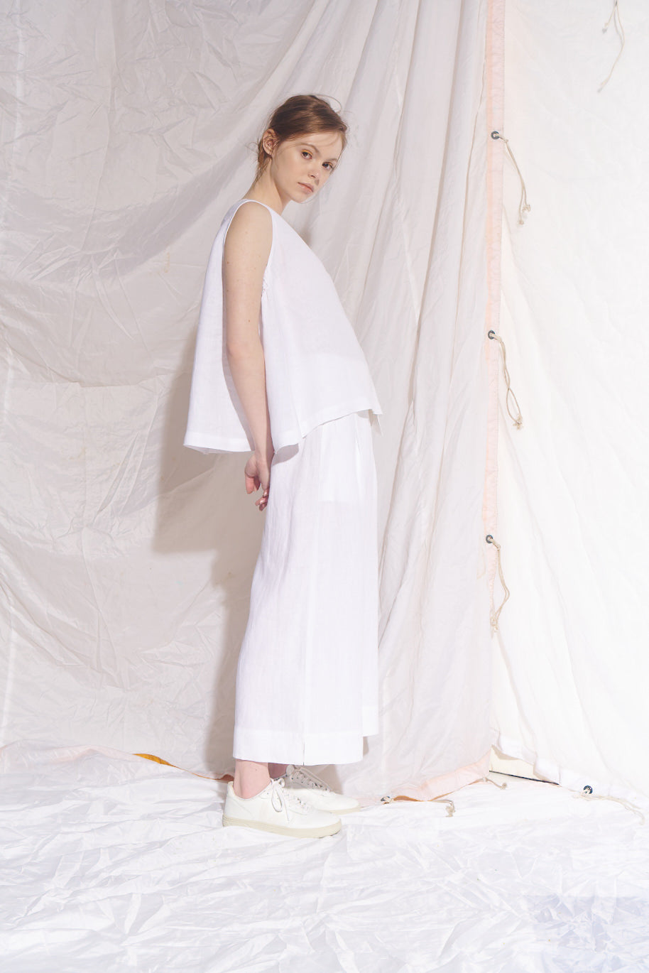 Belted Mata Linen Crop Pant White